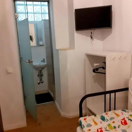 Apartament 4 *
